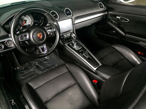 Used 2018 Porsche 718 Boxster S image 2