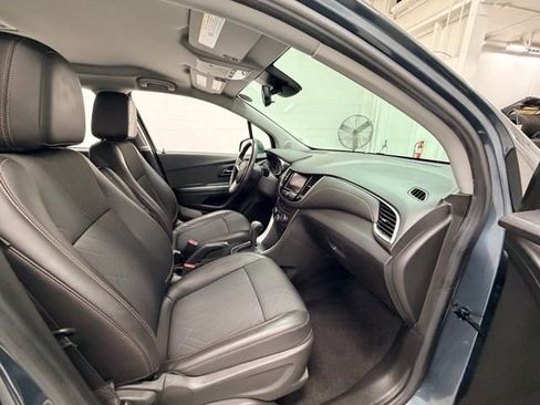 Certified 2022 Chevrolet Trax LT w/ LT Convenience Package image 30