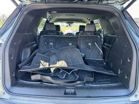 Used 2023 Chevrolet Traverse LT FWD image 6