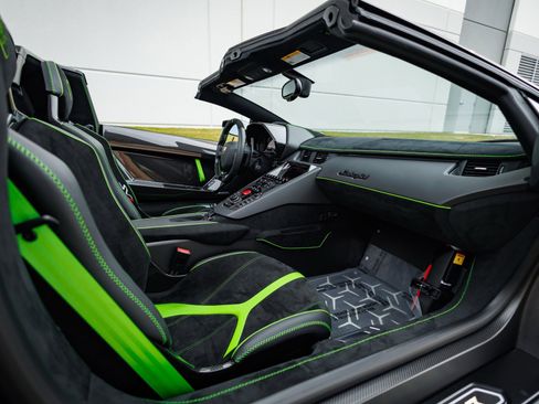 Used 2021 Lamborghini Aventador SVJ image 70