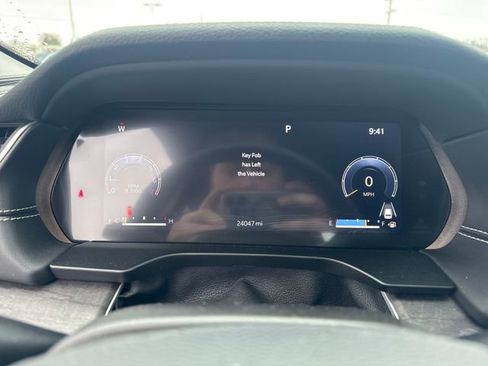 Used 2023 Jeep Grand Cherokee Limited w/ Luxury Tech Group II image 18