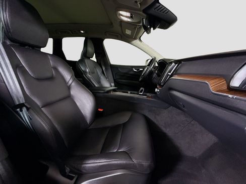 Used 2023 Volvo XC60 B5 Plus FWD image 29