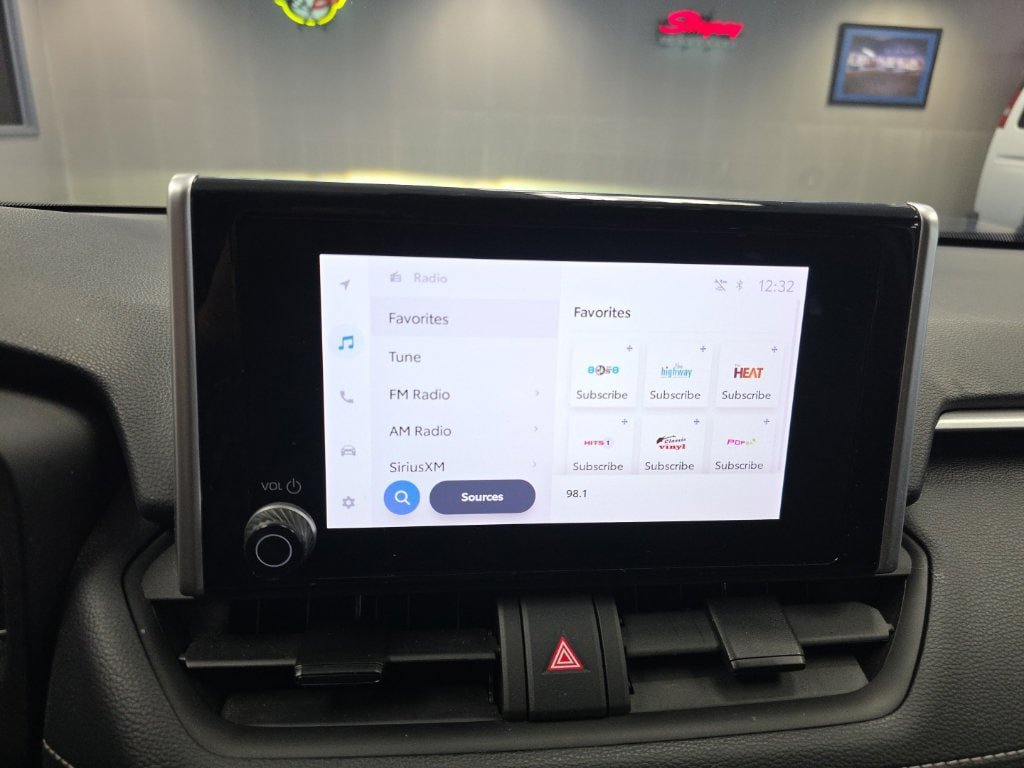 Used 2024 Toyota RAV4 XLE FWD image 17