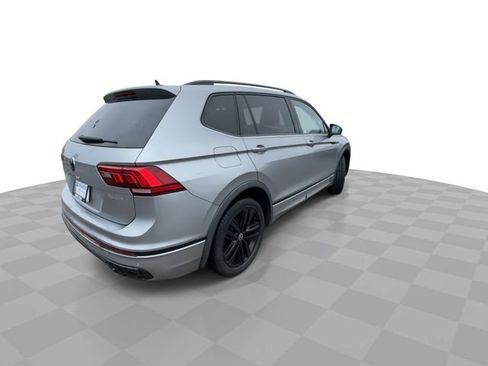Used 2022 Volkswagen Tiguan SE R-Line FWD image 8