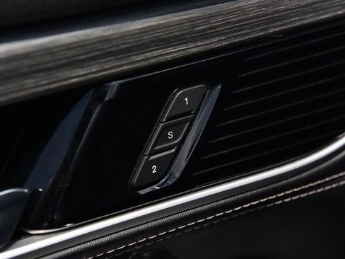 Used 2024 Jeep Wagoneer L Series II AWD/4WD image 10