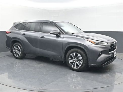 Used 2022 Toyota Highlander XLE image 7