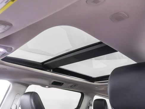 Used 2022 Chrysler Pacifica Limited image 12