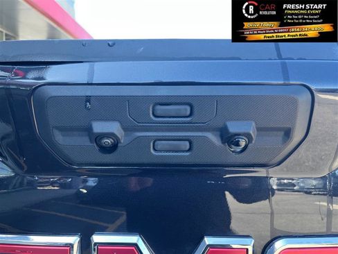 Used 2025 GMC Sierra 1500 SLT image 9