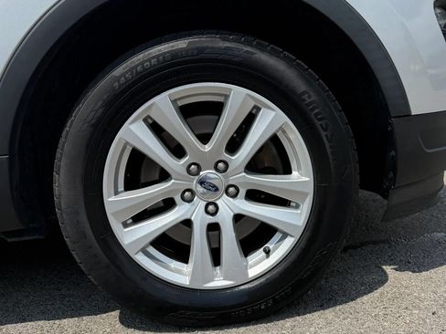 Used 2018 Ford Explorer XLT w/ Equipment Group 201A AWD/4WD image 36