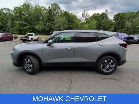 Used 2025 Chevrolet Blazer LT AWD/4WD image 2