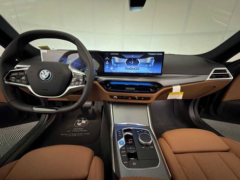 Used 2025 BMW i4 eDrive40 w/ Premium Package image 17