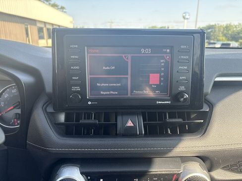 Used 2020 Toyota RAV4 LE AWD/4WD image 11
