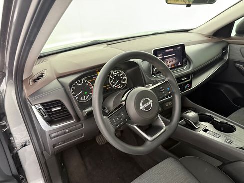 Used 2022 Nissan Rogue SV FWD image 4