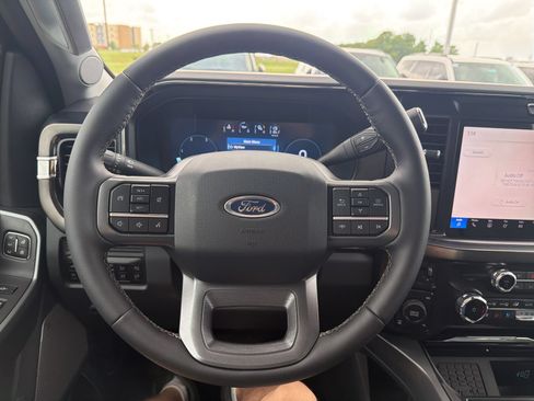 New 2026 Ford F250 Lariat w/ Black Appearance Package AWD/4WD image 17