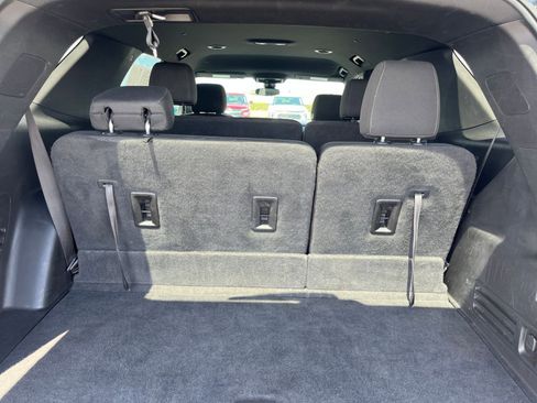 Used 2023 Chevrolet Traverse LT image 32