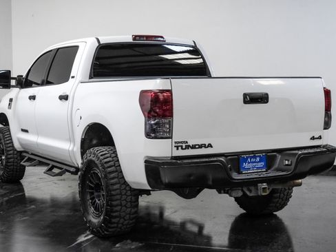 Used 2010 Toyota Tundra 4x4 CrewMax image 11
