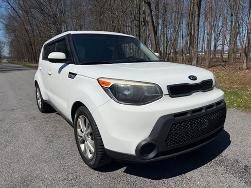 Used 2015 Kia Soul + FWD image 6