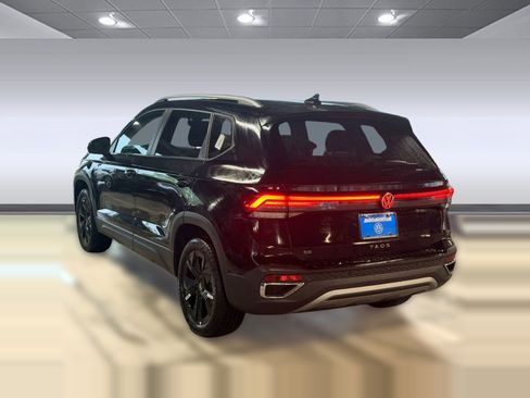 New 2026 Volkswagen Taos SE FWD image 3