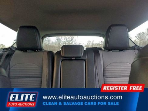 Used 2019 Ford Escape SE image 19
