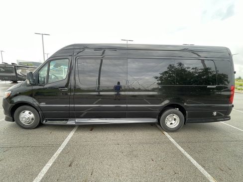 Used 2024 Mercedes-Benz Sprinter 3500 image 4