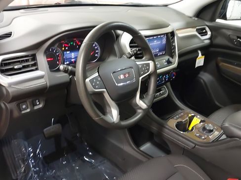 Used 2023 GMC Acadia SLE w/ Driver Convenience Package image 17