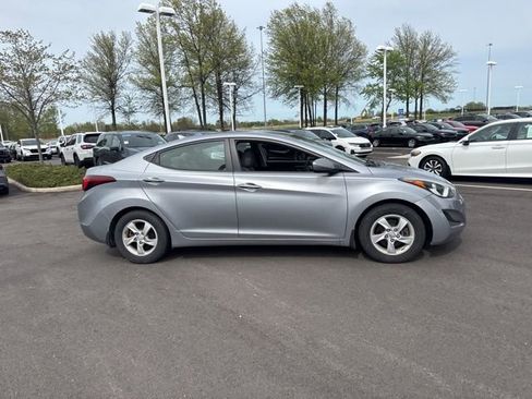 Used 2015 Hyundai Elantra SE FWD image 9