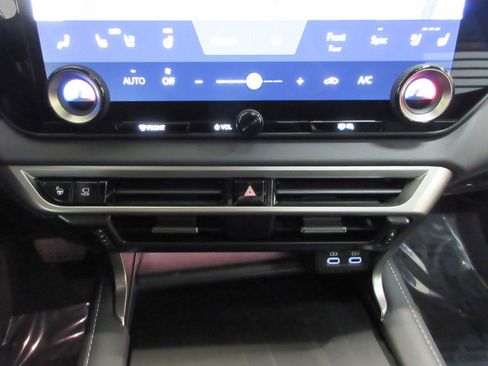 Used 2025 Lexus RX 350 w/ Convenience Package image 39