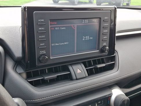 Used 2019 Toyota RAV4 LE AWD/4WD image 16