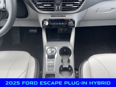 New 2025 Ford Escape SE w/ PHEV Premium Package FWD image 11