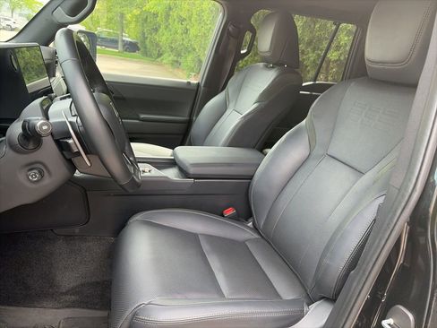 Used 2024 Lexus GX 550 AWD/4WD image 4