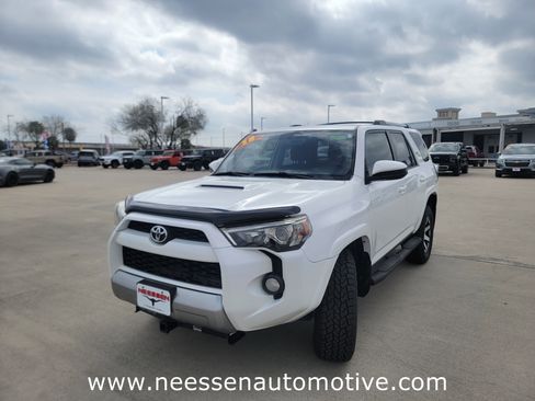 Used 2018 Toyota 4Runner TRD Off-Road image 3