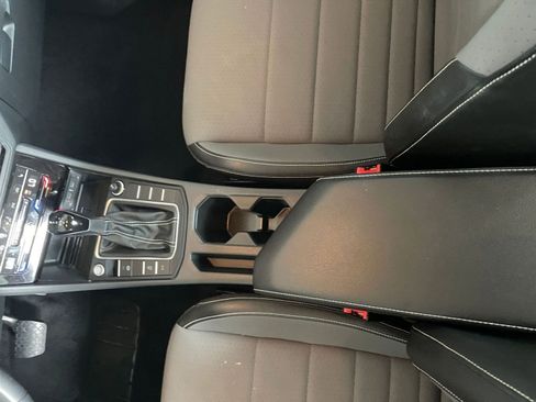 Used 2025 Volkswagen Jetta SE image 38