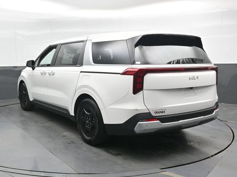 Used 2025 Kia Carnival FWD image 9