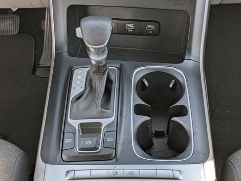 Certified 2023 Kia Carnival LX image 16