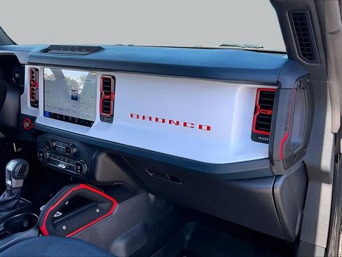 Used 2025 Ford Bronco Heritage Edition AWD/4WD image 18