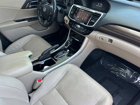 Used 2016 Honda Accord Touring image 19