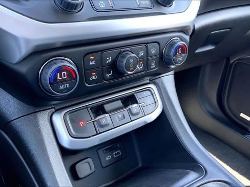 Certified 2023 GMC Acadia SLT AWD/4WD image 65