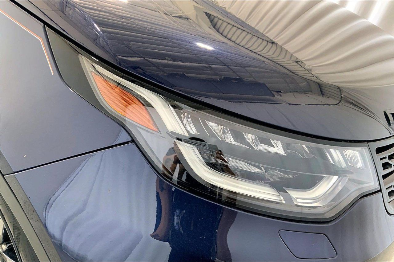 Used 2017 Land Rover Discovery HSE Luxury AWD/4WD image 12