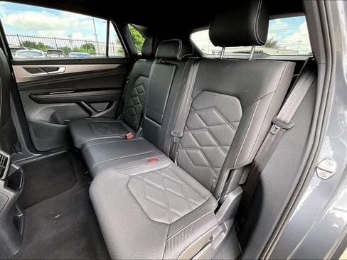 Used 2025 Volkswagen Atlas Cross Sport SE AWD/4WD image 31