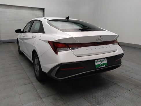 Used 2025 Hyundai Elantra SE w/ Cargo Package FWD image 5