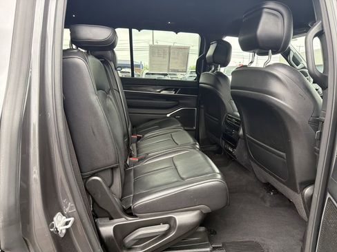 Used 2023 Jeep Wagoneer 4WD w/ Convenience Group I image 17