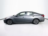 Used 2024 Nissan Altima 2.5 SV image 4