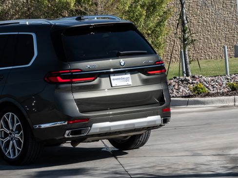 Certified 2025 BMW X7 xDrive40i w/ Premium Package image 6