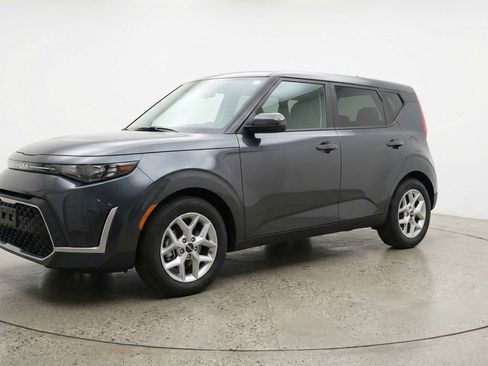 Used 2025 Kia Soul LX w/ LX Technology Package image 2