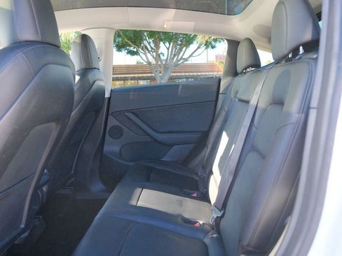 Used 2021 Tesla Model Y Long Range AWD/4WD image 28
