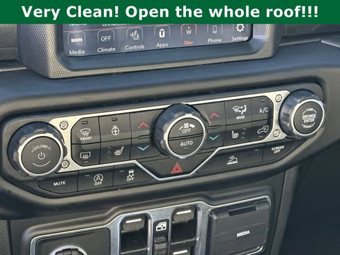 Used 2023 Jeep Wrangler Unlimited Sahara image 36