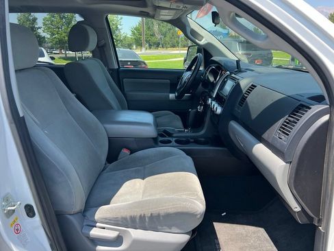 Used 2019 Toyota Sequoia SR5 AWD/4WD image 15