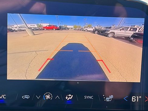 Used 2025 Chevrolet Traverse LT image 21