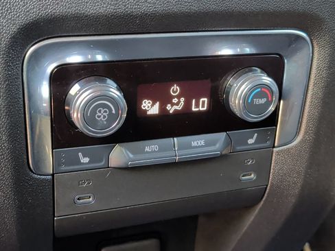 Used 2025 GMC Yukon Denali AWD/4WD image 32