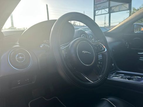 Used 2011 Jaguar XJ L RWD image 11